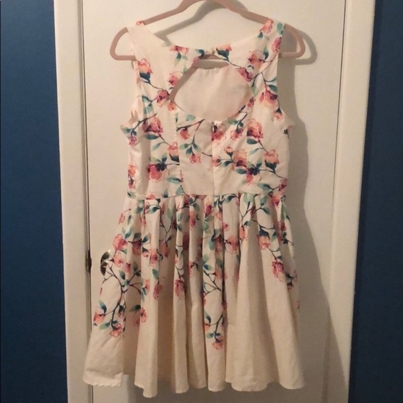 white floral summer dress - Picture 4 of 5